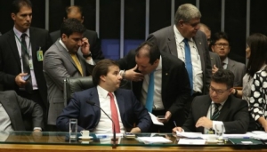 Crise política e desgaste eleitoral levam Câmara a frear a reforma da Previdência