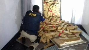 PRF apreende 2,4 toneladas de maconha em Guaíra